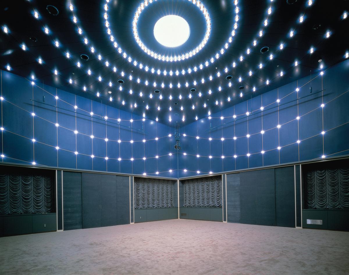 Tsukaba Center Building, foto per gentile concessione di Yasuhiro Ishimoto Tsukaba Center Building, foto per gentile concessione di Yasuhiro Ishimoto
