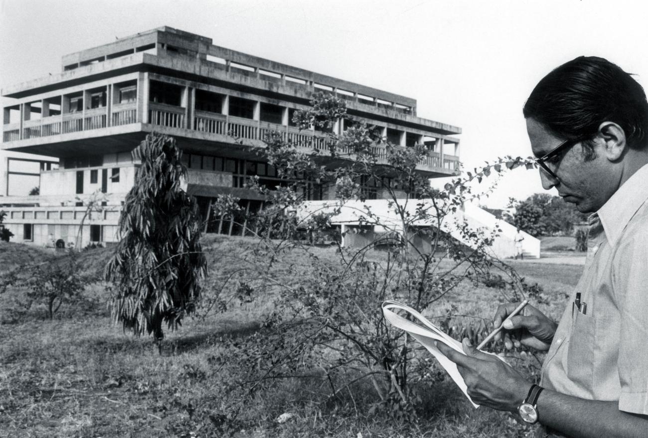 Doshi at the Insitute of Indology